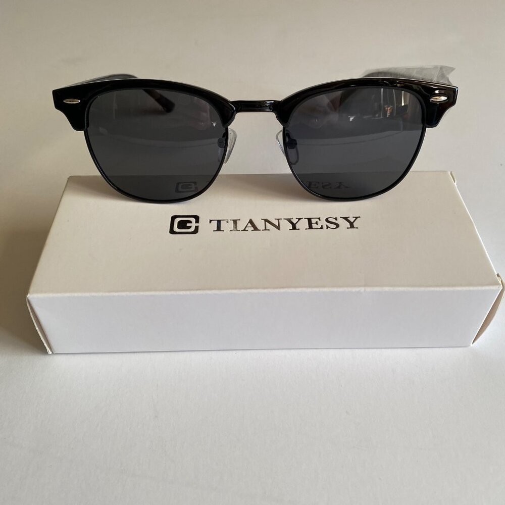 Polarized Photochromatic sunglasses